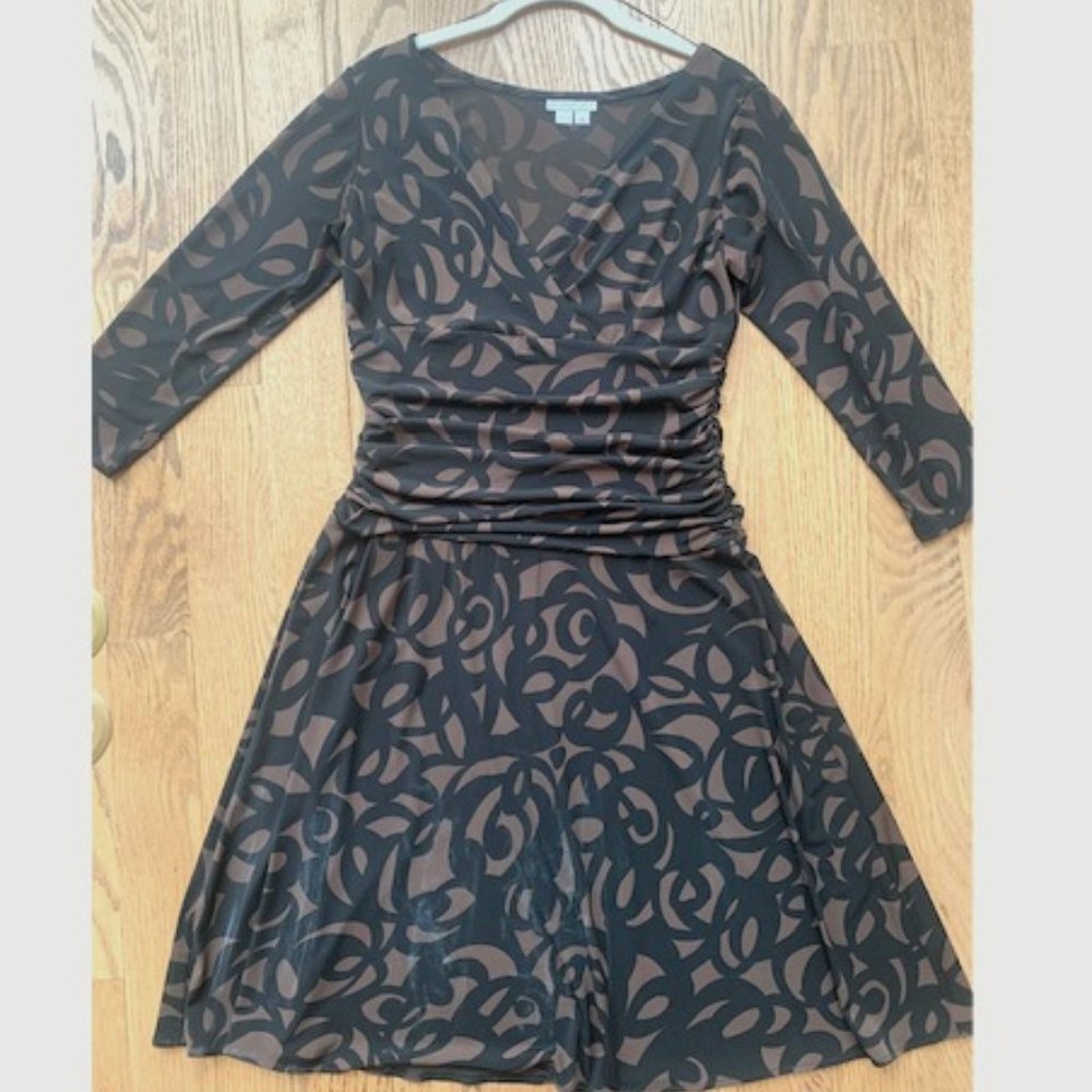 Size 10 Black/Brown Dress. Fitted waist, A line skirt. 3/4th sleeves